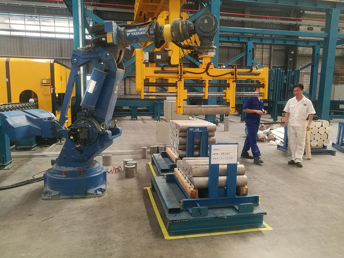 Automatic Aluminum Billet  Cuting Machine with Robot Machine